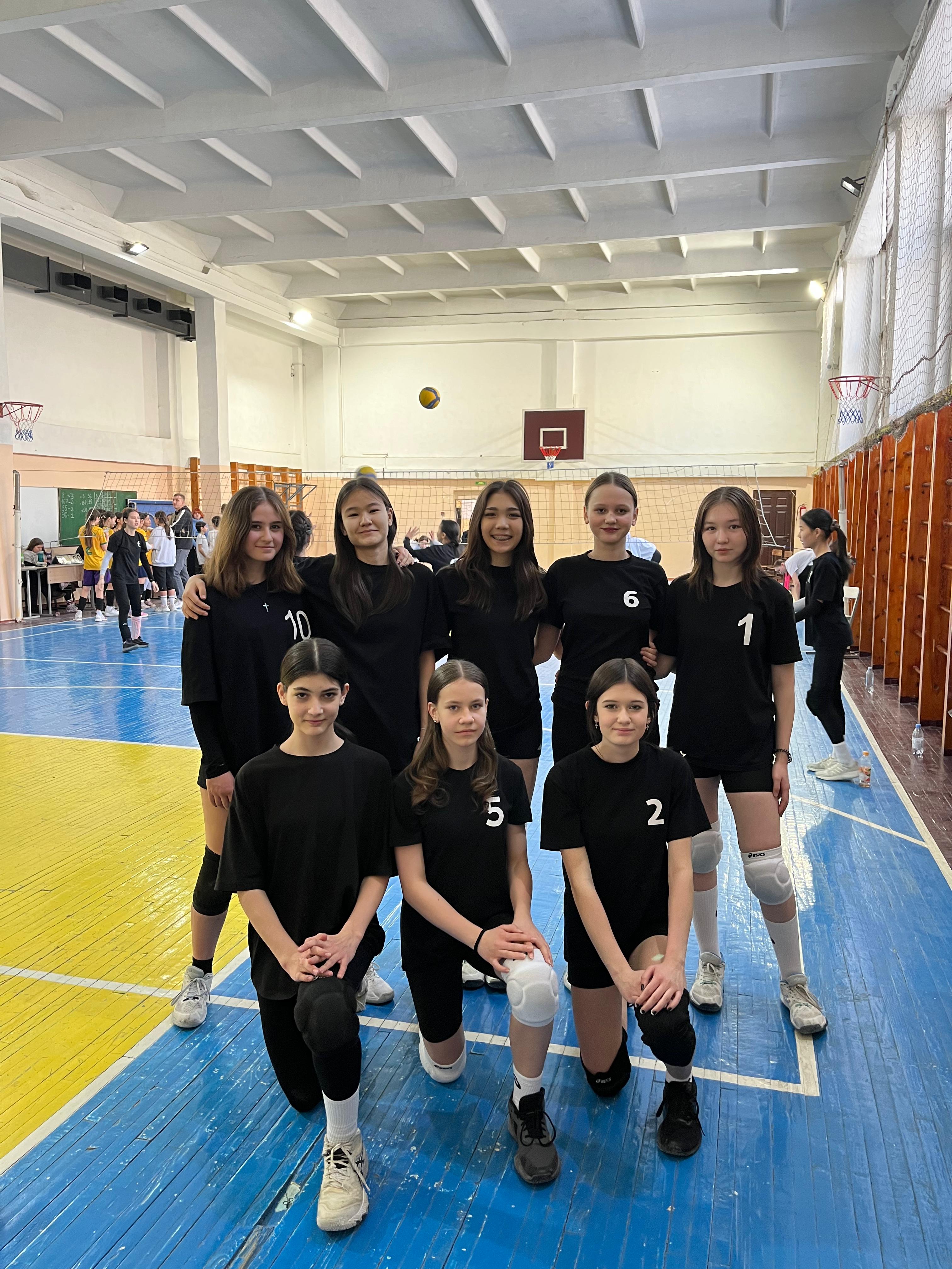 Алмалы ауданының волейболдан 8 сынып қыздарының чемпиондары. Құттықтаймыз 👏 👏 👏  Чемпионы Алмалинского района  по волейболу среди девочек 8-х классов. Поздравляем 👏👏👏